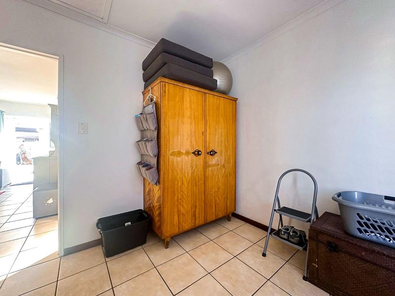 2 Bedroom Property for Sale in Oakglen Western Cape